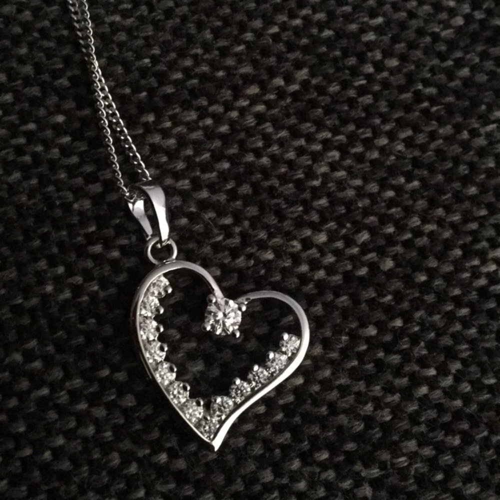 Silver plated heart necklace - Picture 3 of 4
